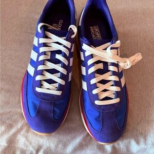 Adidas Women’s Blue Sneakers